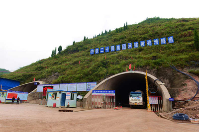 直击重点工程 湖南在建高速公路最长隧道全线贯通