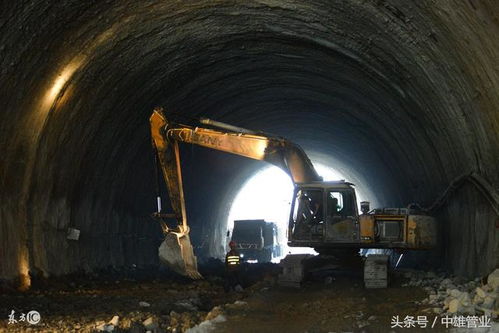 隧道逃生管道工程中的围岩稳定性分析